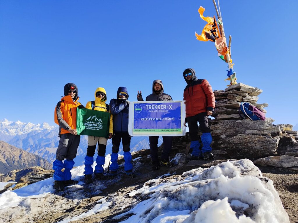Kuari Pass summit point cover with snow full of snow Dec to March